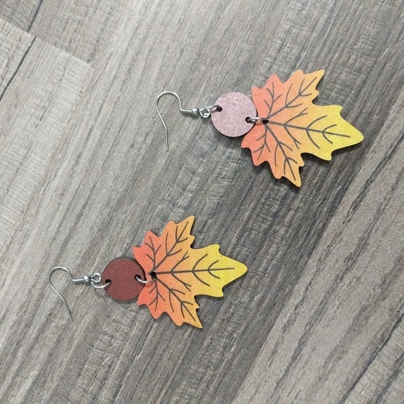#358Halloween/Fall Wooden Dangle Earrings. Leaves and Circle - Picture 1 of 3